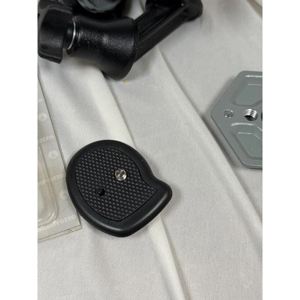Manfrotto 3025 3-Way Pan Tilt Tripod Head with 625 Rapid Connect Adapter Plates